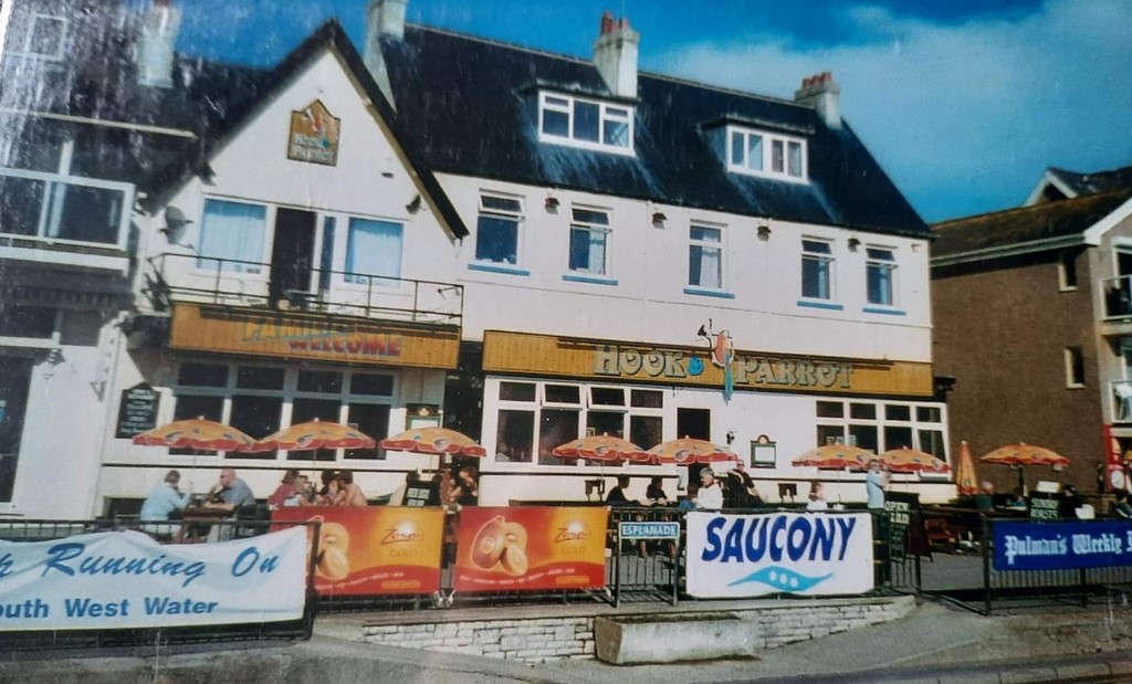 Hook And Parrot Seaton