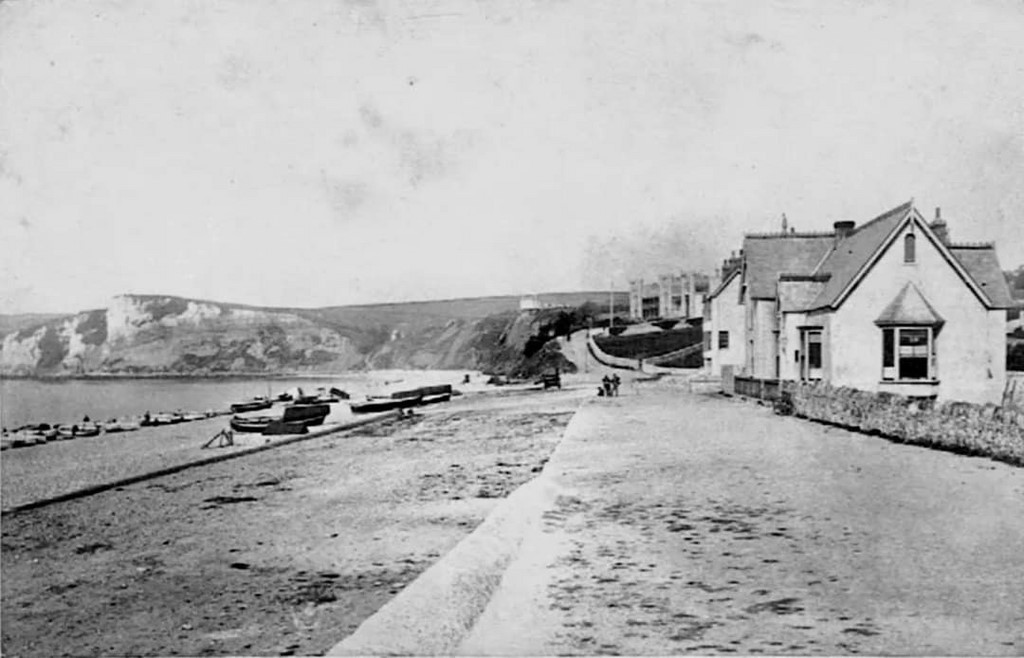 Towards Castle Hill Seaton